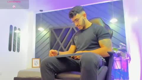 LIAM KLEIN online show from October 8, 2025, 11:19 am