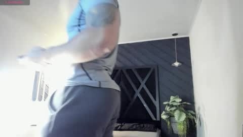 LIAM KLEIN online show from November 14, 2025, 11:09 am