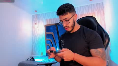 LIAM KLEIN online show from November 24, 2025, 11:32 am