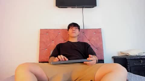 Call me Lian online show from January 8, 2026, 12:07 pm