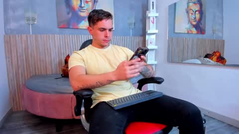 Liam online show from December 31, 2024, 9:06 pm