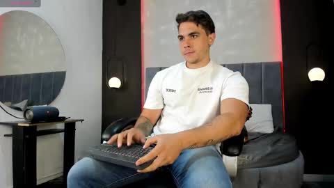 Liam online show from October 6, 2025, 8:50 pm