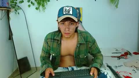 liamxul online show from October 8, 2025, 7:44 pm