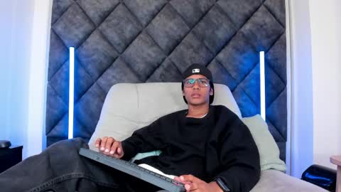 Liam twink big dick online show from May 12, 2026, 11:51 am
