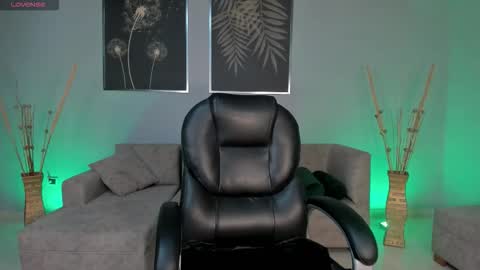 Liam online show from October 4, 2025, 3:37 am