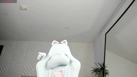 Liam online show from February 8, 2026, 3:32 am