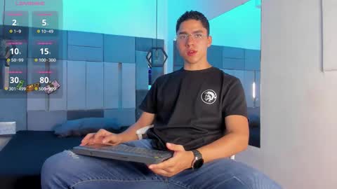 Snapshot of liamnovak chatting on November 30, 2025, 11:36 am Liam online show from November 30, 2025, 11:36 am