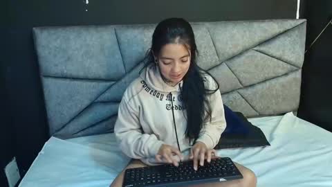 L I A M O N R O E online show from November 26, 2025, 11:55 am