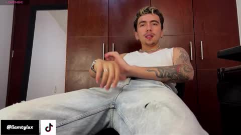 Liam online show from October 17, 2025, 2:59 am