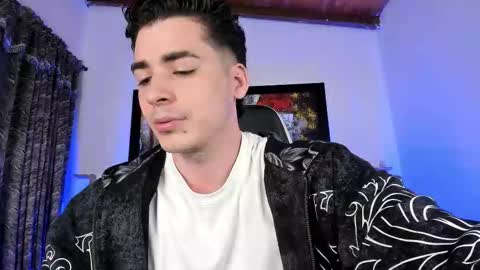 liamwyatt_ online show from February 5, 2026, 4:17 am