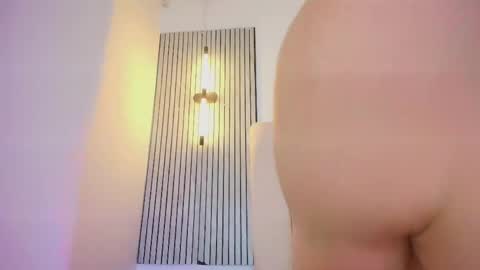 lian_cameron online show from April 7, 2026, 4:02 am