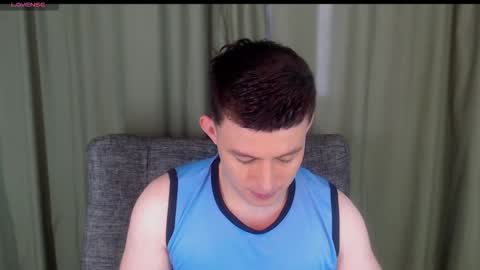 lian_eathan online show from October 27, 2025, 2:32 pm