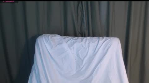 lian_eathan online show from November 8, 2025, 9:57 pm