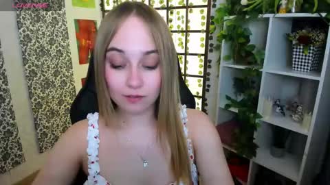 Liana online show from March 11, 2025, 5:38 am