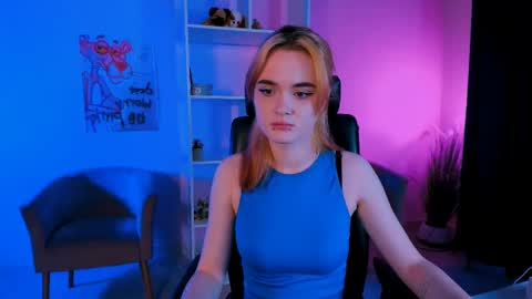 Little Liana  online show from February 12, 2025, 4:44 pm