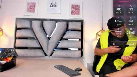 lianfox_ online show from March 12, 2026, 1:01 am