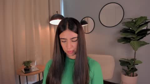 Snapshot of liapearce chatting on February 3, 2025, 2:02 pm Lia online show from February 3, 2025, 2:02 pm