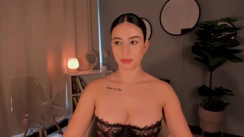Snapshot of liapearce chatting on October 8, 2025, 12:25 pm Lia online show from October 8, 2025, 12:25 pm