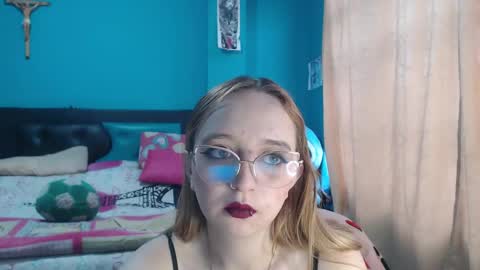 Lia Roberts online show from February 15, 2025, 12:01 pm