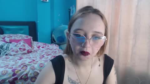 Lia Roberts online show from February 22, 2025, 12:08 pm