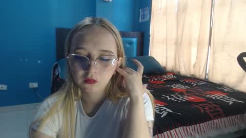 Lia Roberts online show from October 6, 2025, 12:02 pm