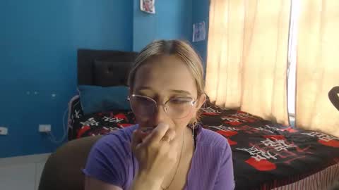 Lia Roberts online show from October 10, 2025, 12:04 pm
