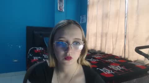 Lia Roberts online show from November 24, 2025, 12:16 pm