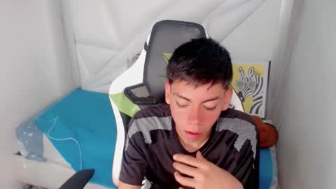 Snapshot of liarr_ chatting on February 5, 2026, 8:46 pm LIAR online show from February 5, 2026, 8:46 pm