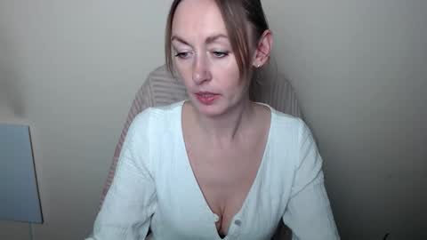 Lia online show from April 8, 2026, 12:16 pm