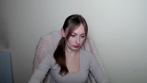 Lia online show from April 19, 2026, 2:27 pm