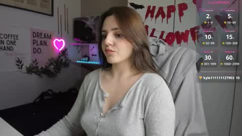 Lia online show from November 3, 2025, 2:40 pm