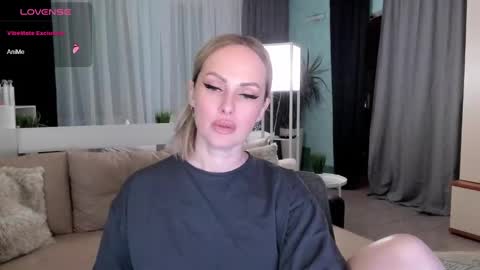 Snapshot of libby_nora chatting on December 7, 2024, 2:35 pm Libby online show from December 7, 2024, 2:35 pm