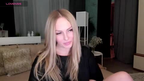 Snapshot of libby_nora chatting on February 4, 2025, 6:06 pm Libby online show from February 4, 2025, 6:06 pm