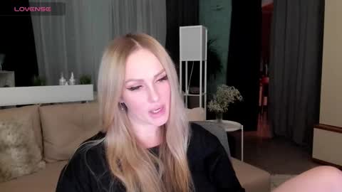 Snapshot of libby_nora chatting on February 5, 2025, 4:25 pm Libby online show from February 5, 2025, 4:25 pm