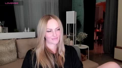 Snapshot of libby_nora chatting on February 10, 2025, 3:53 pm Libby online show from February 10, 2025, 3:53 pm