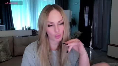 Snapshot of libby_nora chatting on February 12, 2025, 11:51 am Libby online show from February 12, 2025, 11:51 am