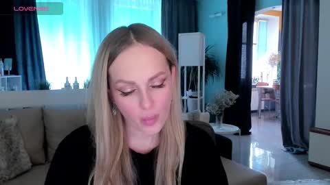 Snapshot of libby_nora chatting on February 15, 2025, 12:11 pm Libby online show from February 15, 2025, 12:11 pm