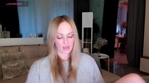 Snapshot of libby_nora chatting on February 22, 2025, 3:14 pm Libby online show from February 22, 2025, 3:14 pm