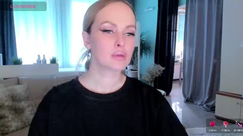 Snapshot of libby_nora chatting on February 27, 2025, 6:18 am Libby online show from February 27, 2025, 6:18 am