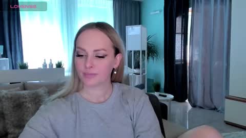 Snapshot of libby_nora chatting on March 3, 2025, 9:33 am Libby online show from March 3, 2025, 9:33 am