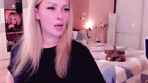 Snapshot of libby_nora chatting on September 29, 2025, 9:03 am Libby online show from September 29, 2025, 9:03 am