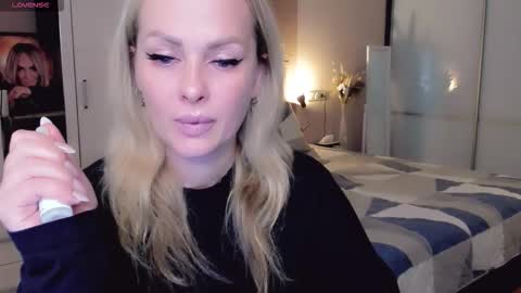 Snapshot of libby_nora chatting on October 22, 2025, 10:48 am Libby online show from October 22, 2025, 10:48 am