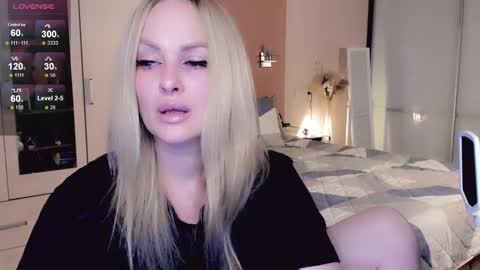 Snapshot of libby_nora chatting on October 24, 2025, 1:29 pm Libby online show from October 24, 2025, 1:29 pm