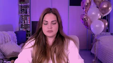 libra_mia online show from October 3, 2025, 7:49 am