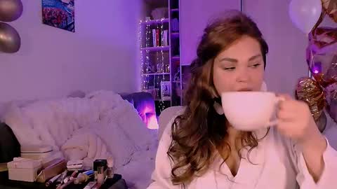 libra_mia online show from October 21, 2025, 4:46 am