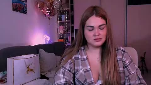 libra_mia online show from November 11, 2025, 7:52 am