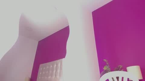 lievelinng online show from September 25, 2025, 12:14 am