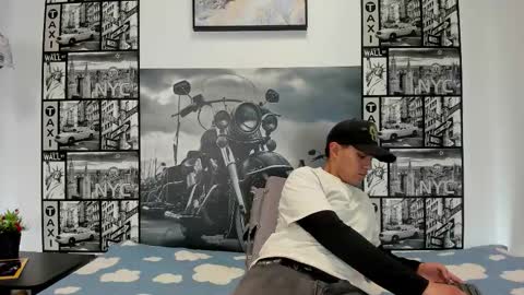 light_haze online show from October 22, 2025, 3:34 pm