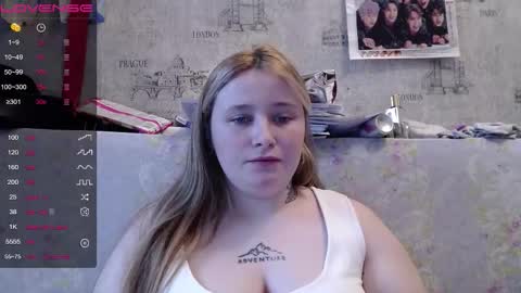 light_lunaa online show from November 12, 2025, 7:20 am
