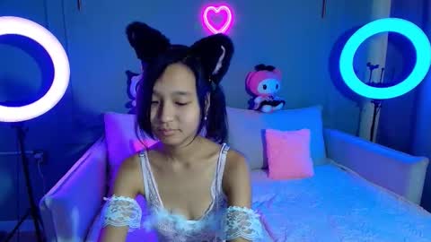 Lihn Pham online show from December 14, 2025, 3:45 am